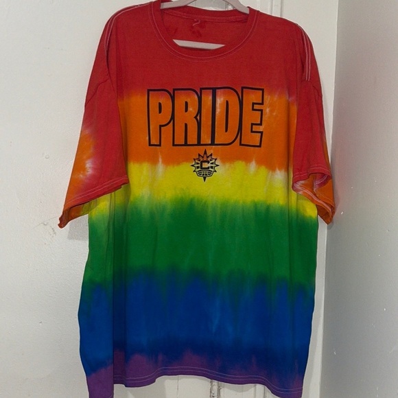Host Pic ๐๐๐๐Vintage Pride Tyedye Shirt - Picture 4 of 5